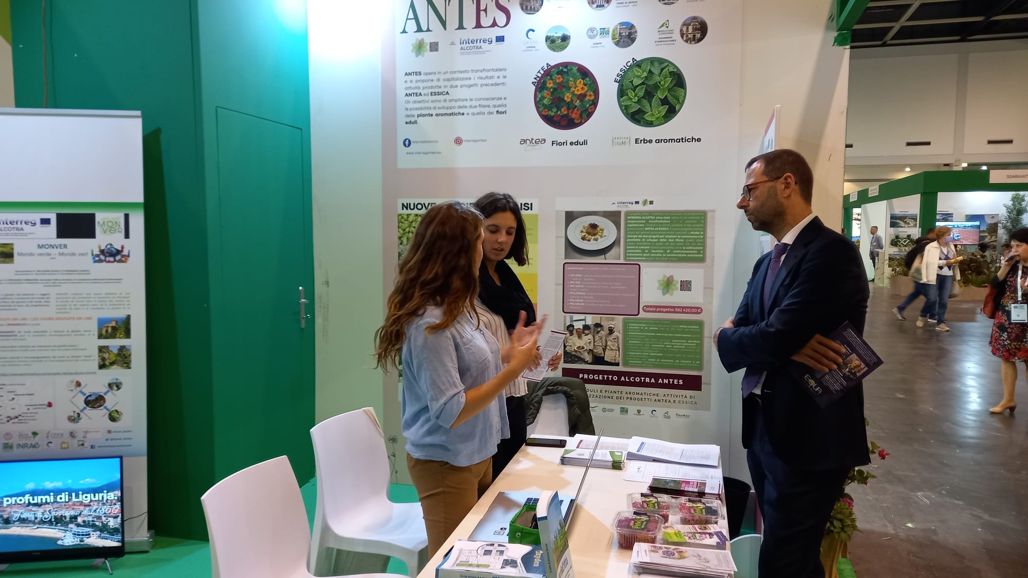 Il Ministro Stefano Patuanelli in visita allo stand CREA al Flormart