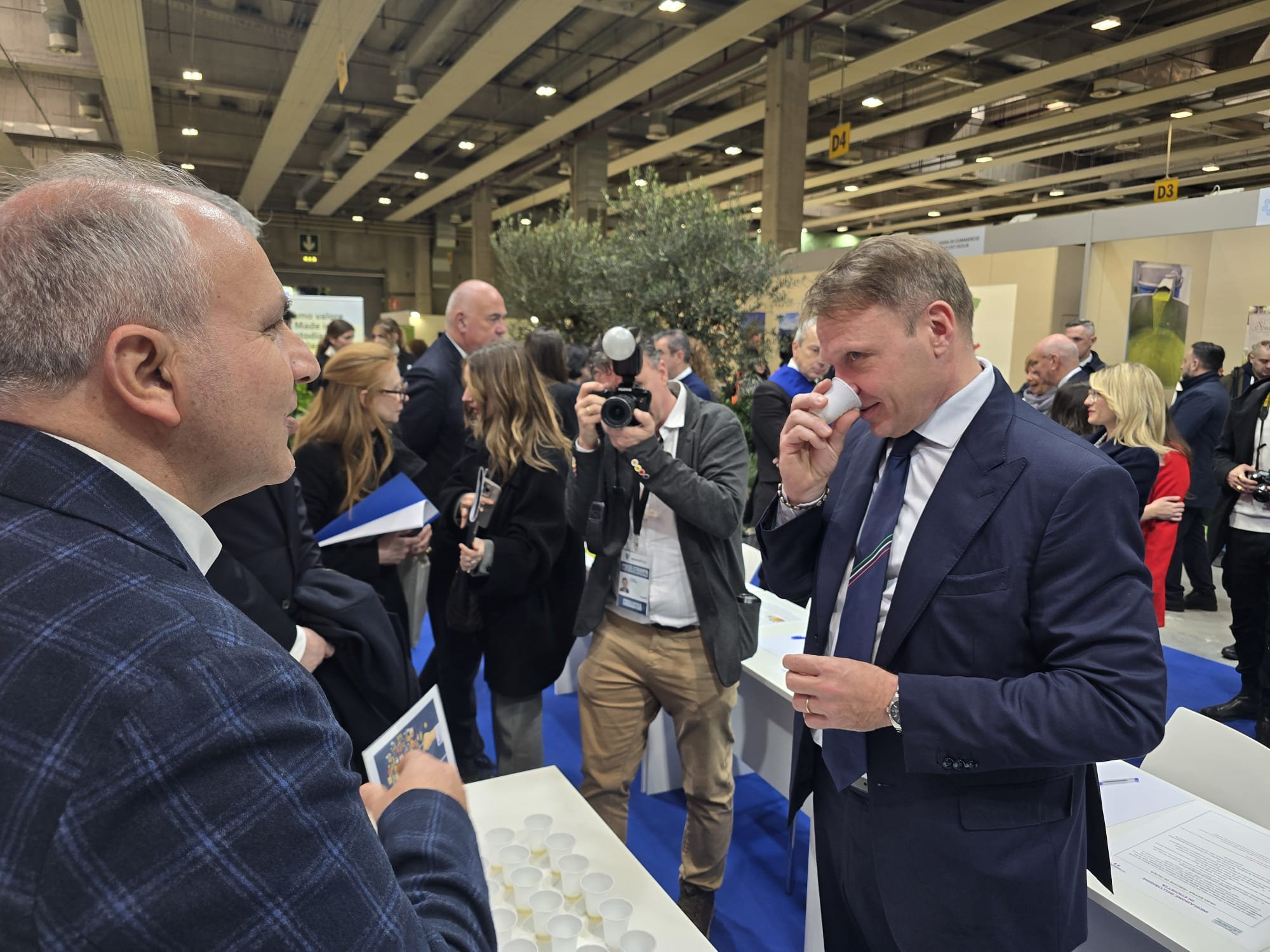 SOL2EXPO giorno 1: il ministro Lollobrigida alla prova della degustazione